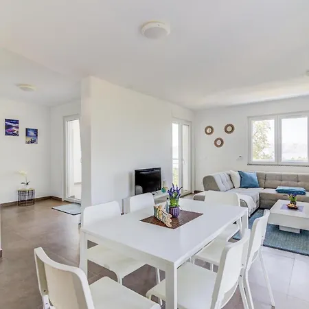 Elea Novi Vinodolski