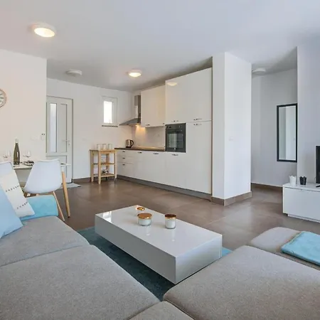 Apartment Elea Novi Vinodolski