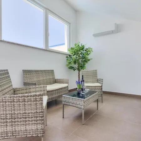 Elea Apartament *