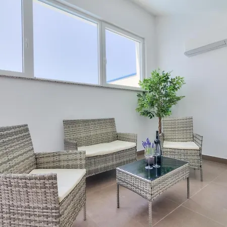 Elea * Novi Vinodolski