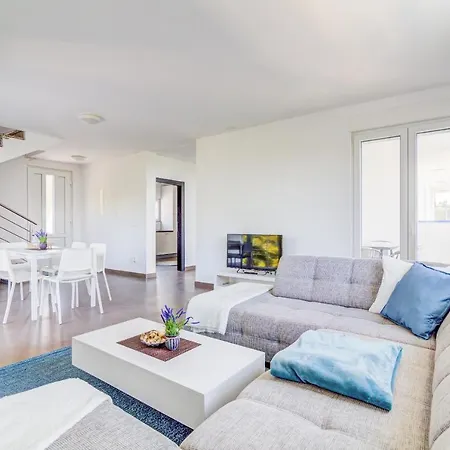 Elea Apartament Novi Vinodolski