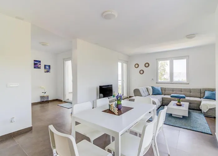 Elea نوفي فينودولسكي